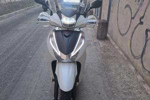 Honda SH 300i Sport ABS – 2021 – 26.100 km – Ottim