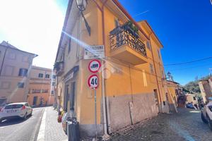 NEGOZIO A CASTEL GANDOLFO