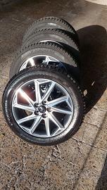 4 Pneumatici invernali e cerchi in lega per yaris