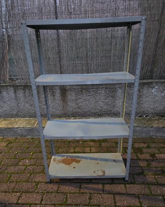 Scaffale grigio in ferro