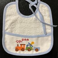 Bavaglino puro cotone, ricamo punto croce