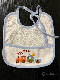 Bavaglino puro cotone, ricamo punto croce