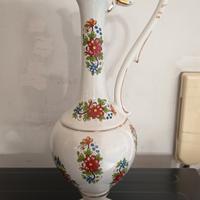 Elegante Brocca Decorativa in Porcellana Bianca 