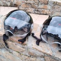 2 caschi per moto