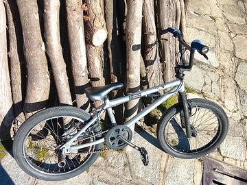 Bmx dechatlon color argento