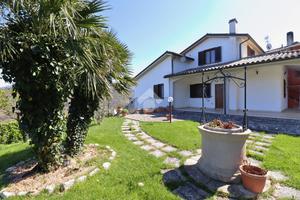 PORZIONE DI BIFAMILIARE A STRONCONE