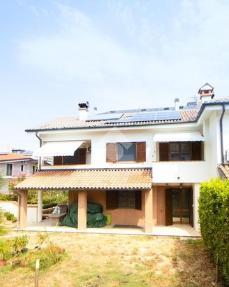 VILLA A SCHIERA A FRANCAVILLA AL MARE