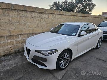 Alfa Romeo Giulia 2.2 Turbo 160 CV