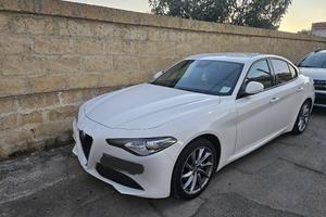 Alfa Romeo Giulia 2.2 Turbo 160 CV