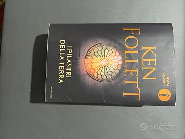 Libro di Ken follet i pilastri della terra