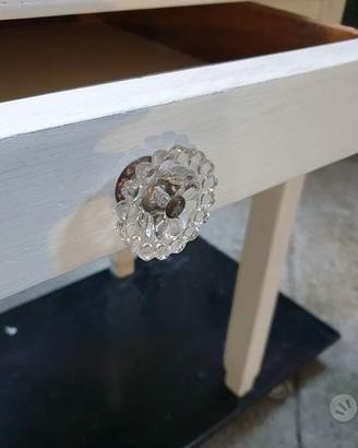 tavolo laccato con pomello retrò 