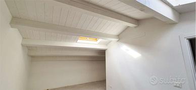 PRATO OVEST - TERRATETTO IN COLONICA