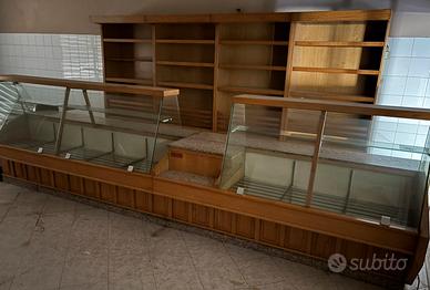 Bancone con Scaffalatura