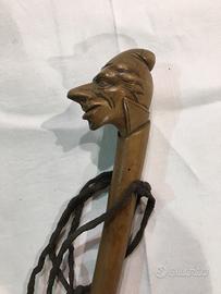 Antico bastone passeggio popolare grottesca