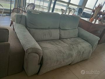 Ribasso - Divano 2 posti grigio con sistema relax 