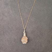 Collana artigianale con Quarzo Rosa – amore e armo