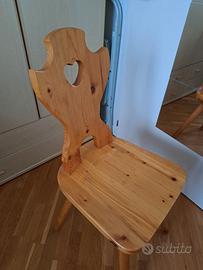 Sedia tirolese in legno massello con cuscino