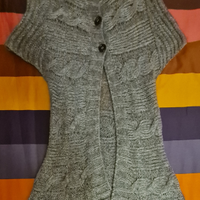 Cardigan smanicato lungo in lana artigianale