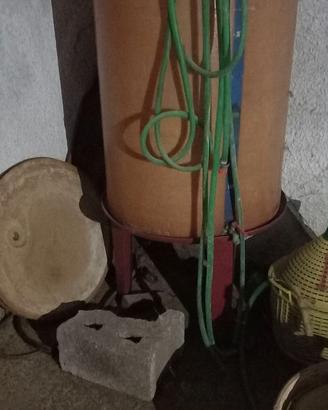 6 Botti, 4 contenitori/tini, tutto in vetroresina