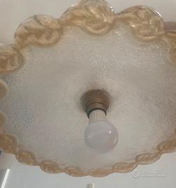 Lampadario in vetro stile vintage con bordo dorato