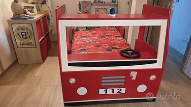 Letto a forma.di camion dei pompieri