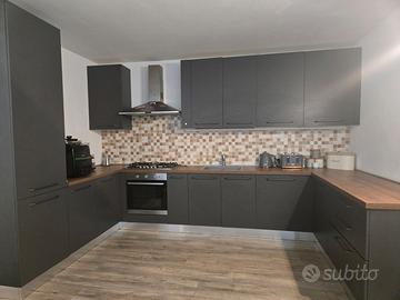 Cucina completa di elettrodomestici