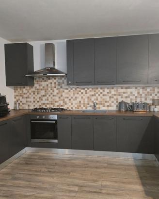 Cucina completa di elettrodomestici
