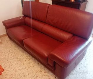 divano pelle colore bordeaux 