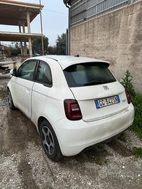 Fiat 500 500e Berlina 42 kWh La Prima