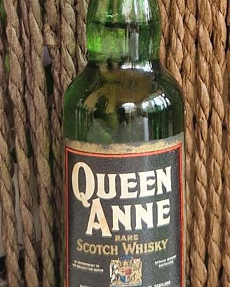 Queen Anne Rare Scotch Whisky Mignon