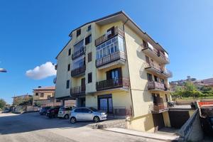 Quadrilocale con box auto Zona centrale