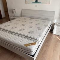 Letto e due comodini