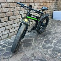 Bicicletta mountain bike elettrica fat