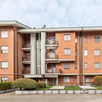 3 LOCALI A VENARIA REALE