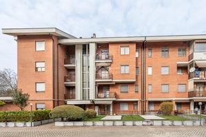 3 LOCALI A VENARIA REALE