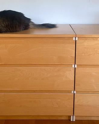 2 cassettiere malm e comodino