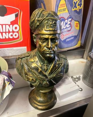 Statua Mussolini