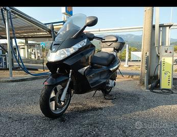 piaggio x8 250ie del 2006 con accessori