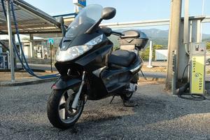 piaggio x8 250ie del 2006 con accessori