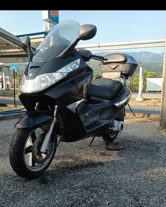piaggio x8 250ie del 2006 con accessori
