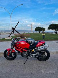 Ducati Monster 696