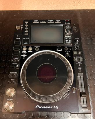 CDJ Pioneer 2000 NXS2 .