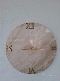 Orologio in marmo.