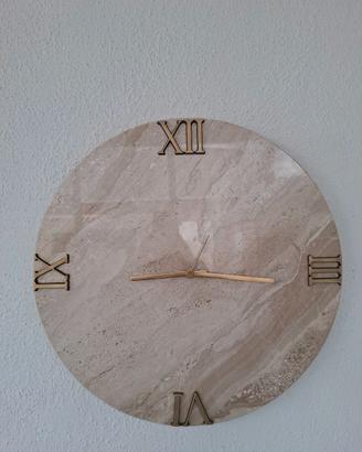Orologio in marmo.