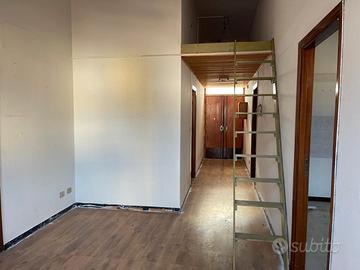 Casa indipendente con ampio cortile e magazzino