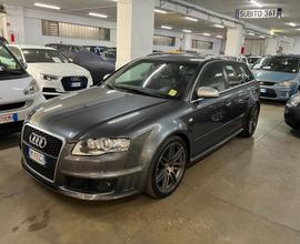 Audi RS4 4.2 V8 cambio manuale