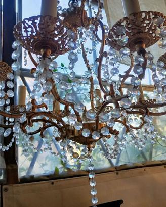 lampadario antico con candele e quarzi