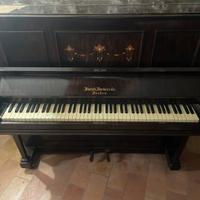 Piano antico in legno