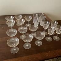 Mobile basso/credenza in legno con anta e ripiani