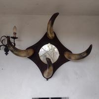 Specchio da parete decorativo con corni